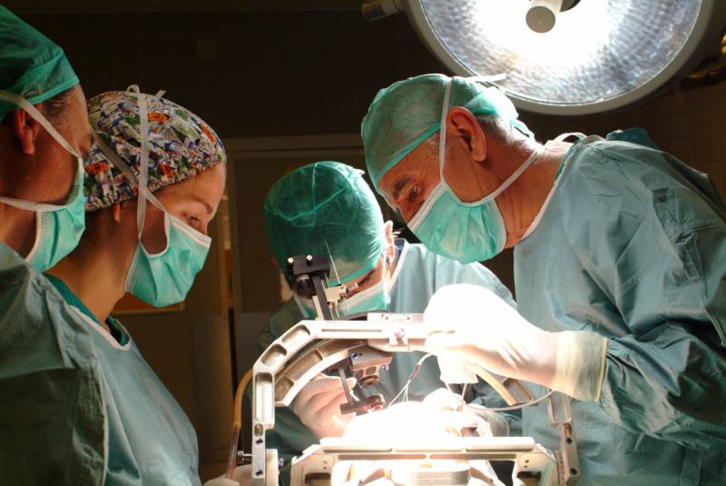 Más de la tercera parte de los médicos estadounidenses no comunica la negligencia o la disminución de la capacidad de sus colegas.