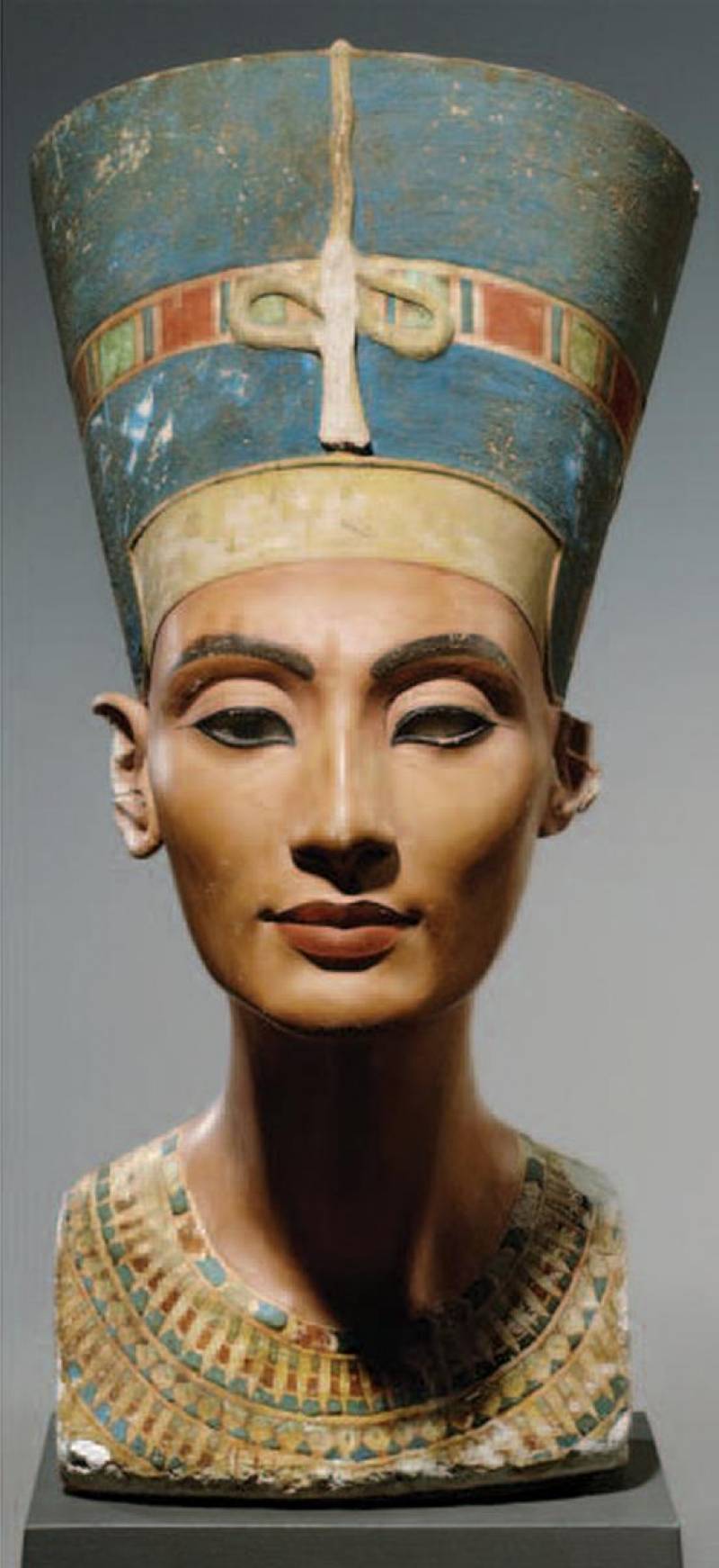 Revelan algunos secretos del busto de Nefertiti