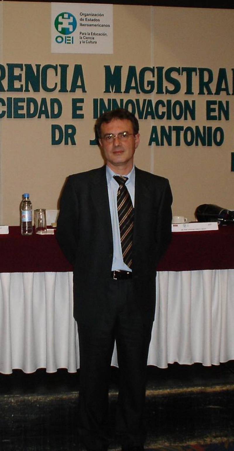 José Antonio López Cerezo, Catedrático de la Universidad de Oviedo 