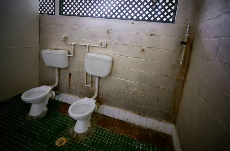 Baños en Tarawa, Kiribati en 2009. / Asier Reino