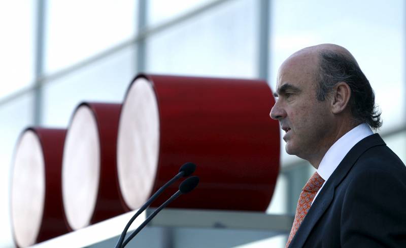 El ministro de Economía y Competitividad, Luis de Guindos, ayer en el CNIC. Imagen: Efe