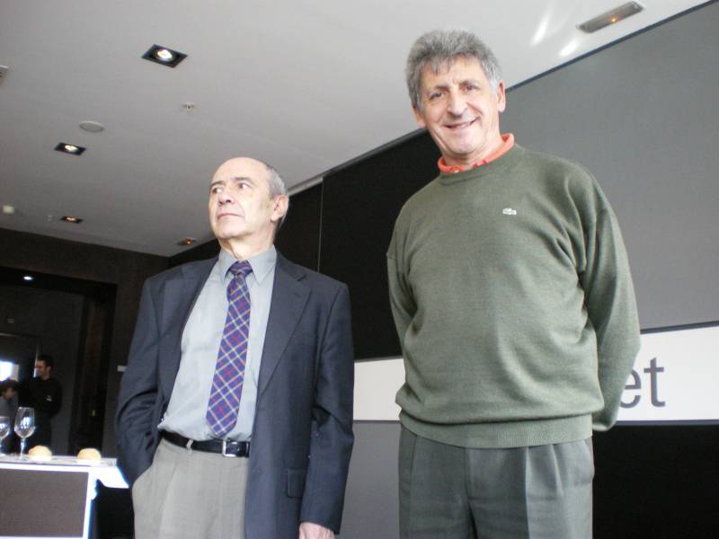 Julio Casado (a la izquierda) y Alberto Arce, en Oviedo. Fotografía: FICYT.