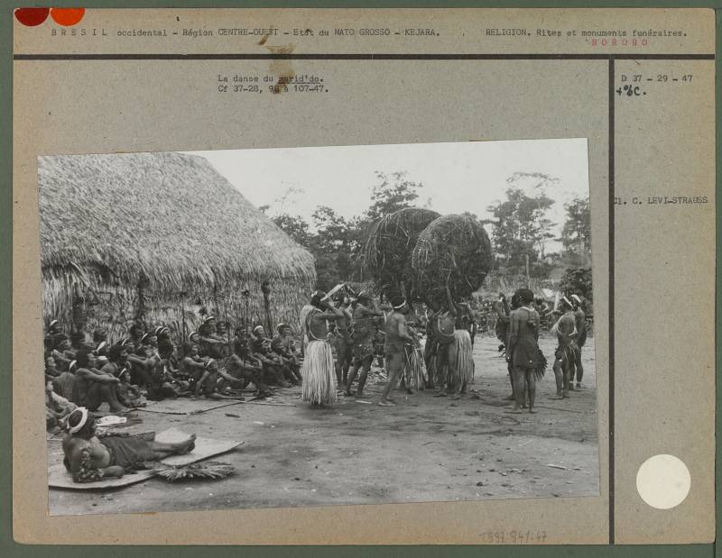 Baile del mariddo en Brasil. Foto tomada por Lévi-Strauss.