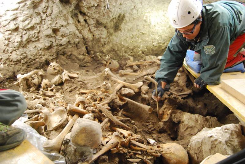 Sepulcro colectivo de la cueva de El Mirador 