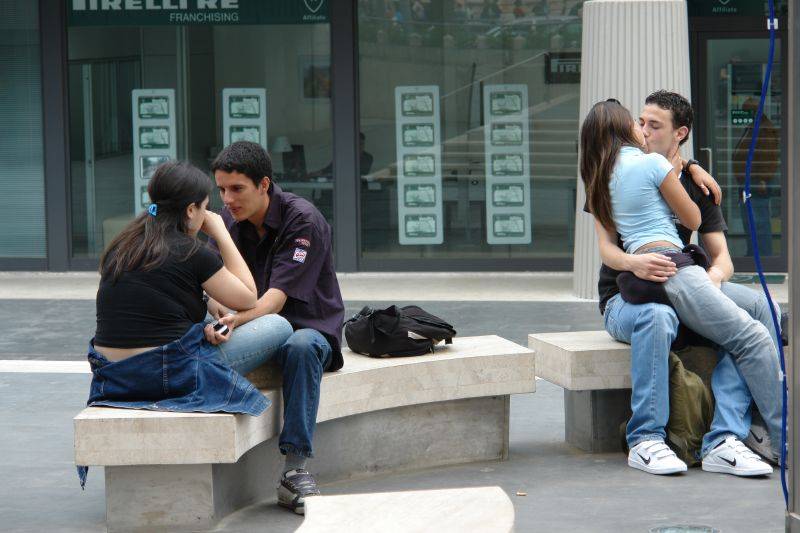 El adelanto en el inicio de las relaciones sexuales y un mayor número de parejas explicarían este aumento del virus responsable del cáncer de cuello de útero.Imagen: Charles Roffey 