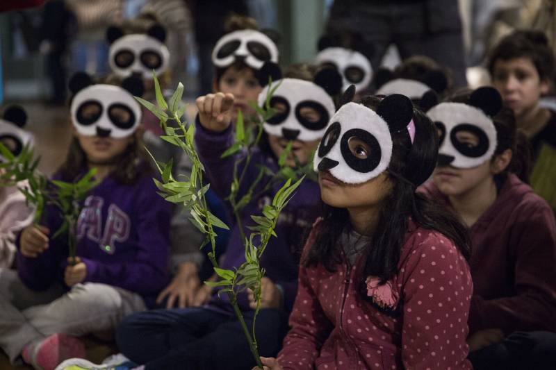 Algunos de los niños que han acudido al taller hoy. / Olmo Calvo (Sinc)