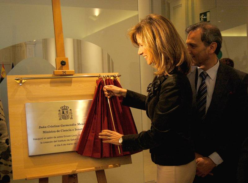 Cristina Garmendia acredita los cinco primeros Institutos de Investigación Sanitaria