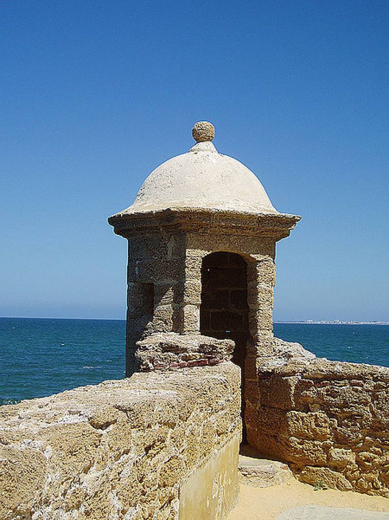 La manera de reparar las murallas de Cádiz apenas ha cambiado desde el siglo XVII