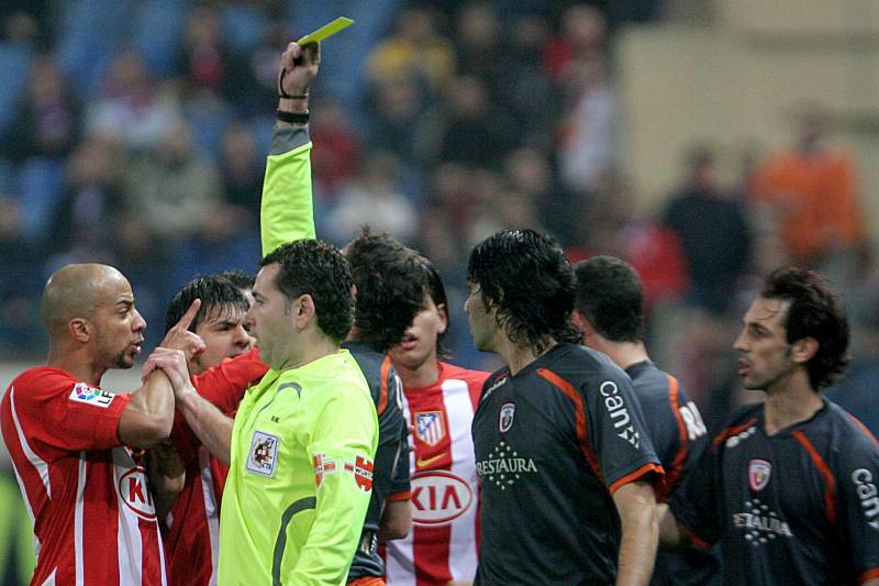 La forma de puntuar los partidos de fútbol fomenta el juego sucio