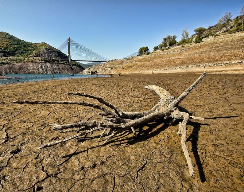 La sequía a la que cíclicamente está sometido nuestro país es una de las principales preocupaciones para los empleados en actividades agrícolas. Imagen: Javier Díaz.