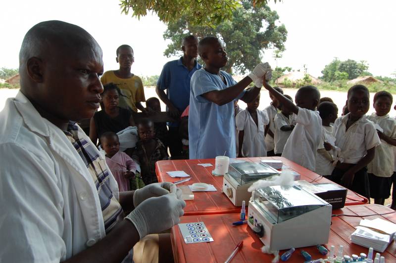 Unidad Móvil de diagnóstico de la enfermedad del sueño. / DRC- Benoit Marquet