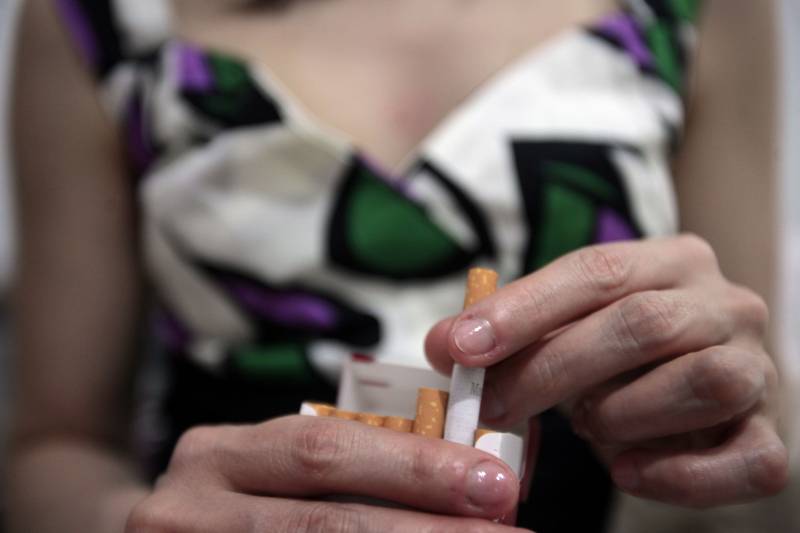 Las madres que fuman durante el embarazo tienen bebés de 180 a 230 gramos más delgados que las que no fuman. Imagen: SINC.  