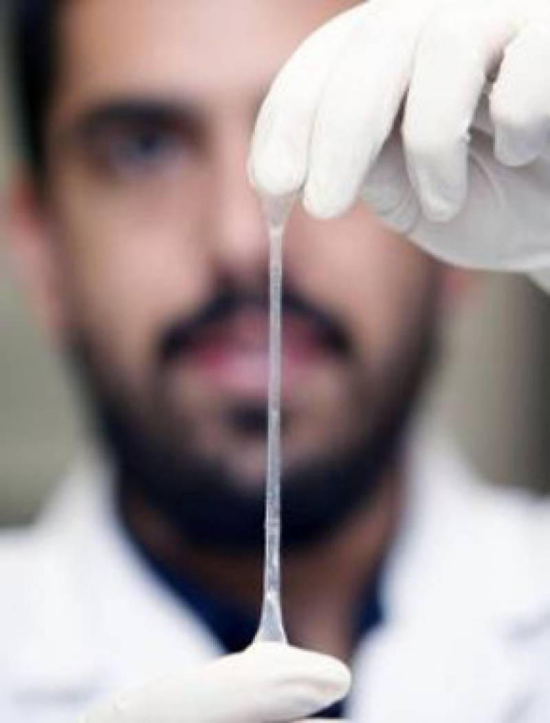 El nuevo material autorreparable también es elastomérico.  / EFE