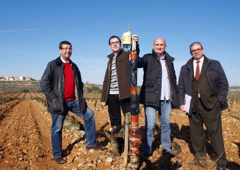 Jesús Madrazo, de Contino (CVNE),  Roberto Fernández, el profesor Javier Martínez de Pisón y el vicerrector Eduardo Fernández Garbayo: Imagen: Universidad de La Rioja.  