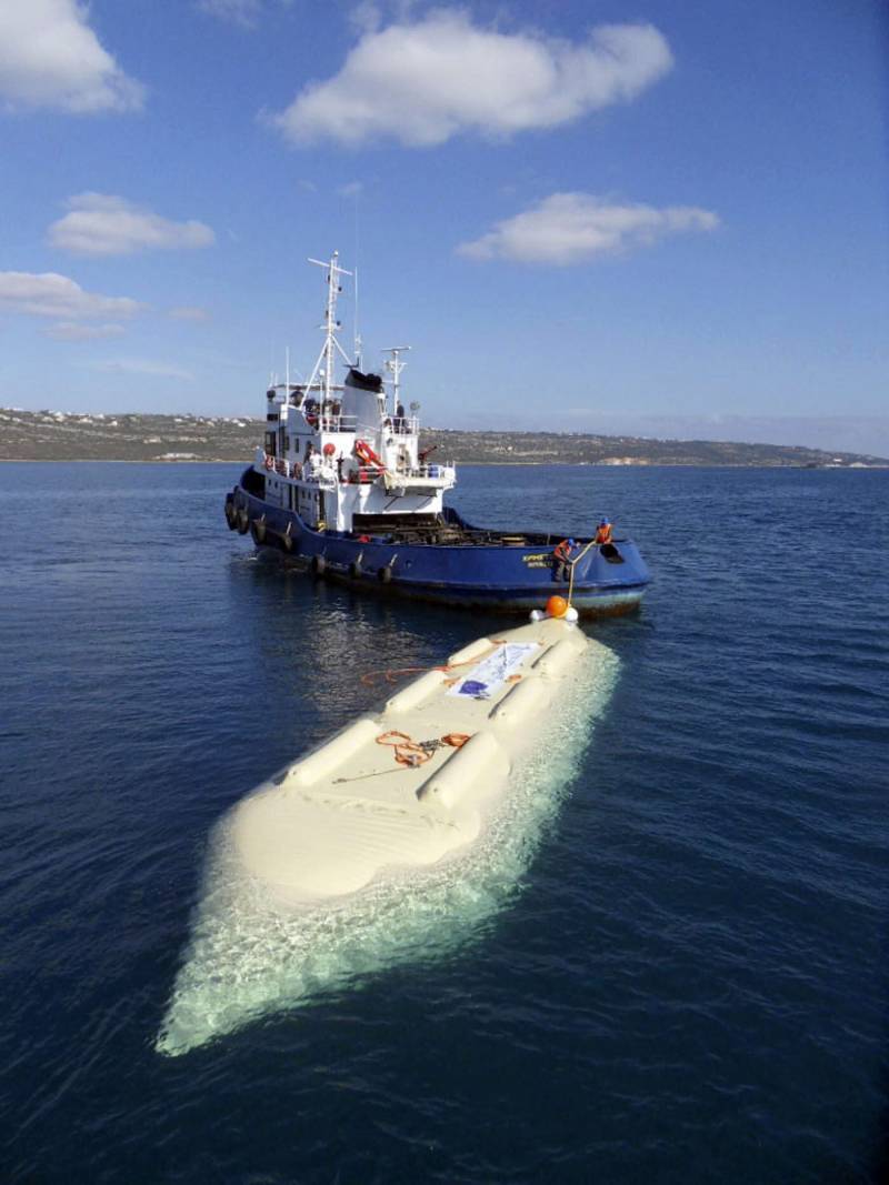  Este dispositivo transporta agua dulce por el mar, lo que permite abastecer a poblaciones costeras o islas con dificultades de suministro./ Efe