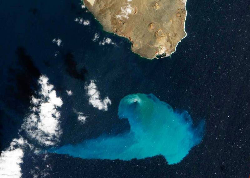 La fotografía de la erupción volcánica de El Hierro tomada desde el espacio. / NASA