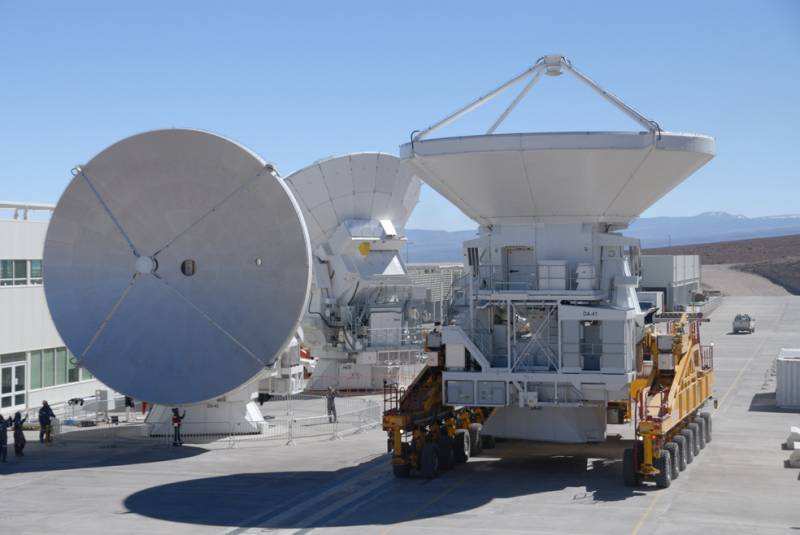 Traslado de una de las antenas. Imagen: Thales Alenia Space 
