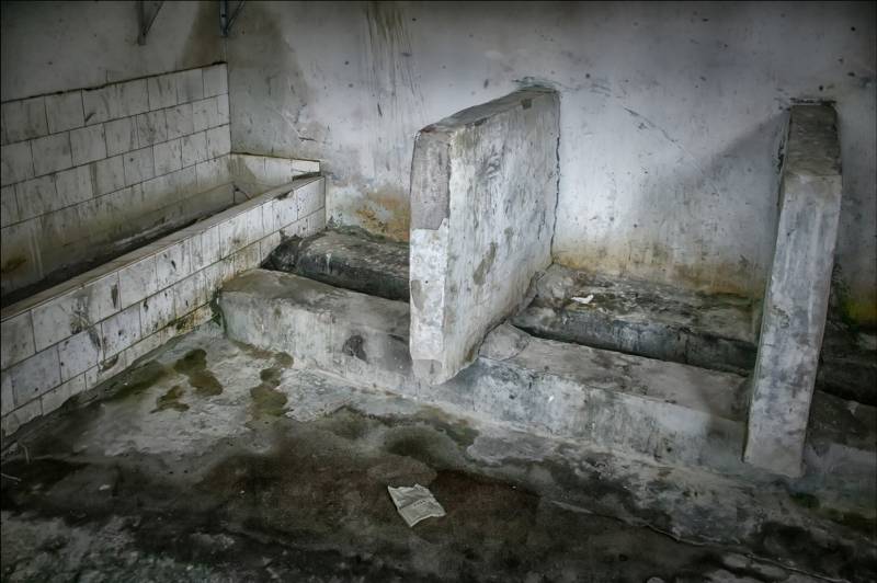 Retretes en Lhasa, Tíbet en 2006. / Asier Reino