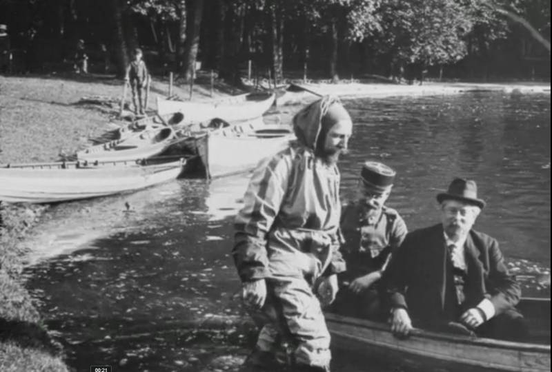 El ejército francés inventó este traje –de dudosa eficacia– que hacía que su portador no se hundiera en el agua. / www.europeana1914-1918.eu