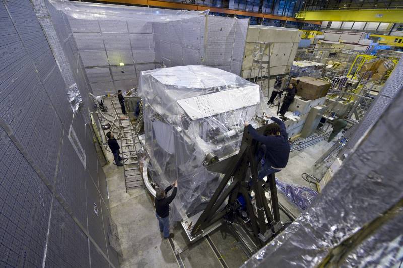 El detector AMS comienza la primera fase de su viaje al espacio