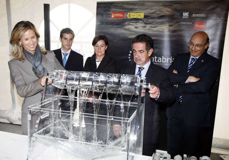 Cristina Garmendia preside el acto de colocación de la primera piedra del Gran Tanque de Ingeniería Marítima