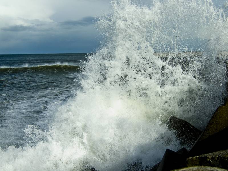 La altura de las grandes olas cambia según el mes