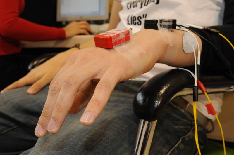 Un sistema elimina los temblores causados por las enfermedades neurodegenerativas
