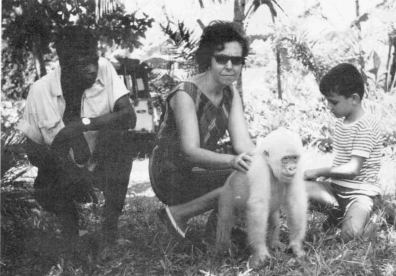 La mujer de Sabater Pi con Copito. / Jordi Sabater Pi / UB