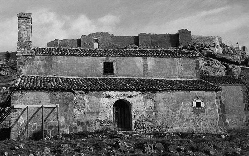 Porche de la ermita de San Miguel (Soria). Imagen: Yusta (2008).  