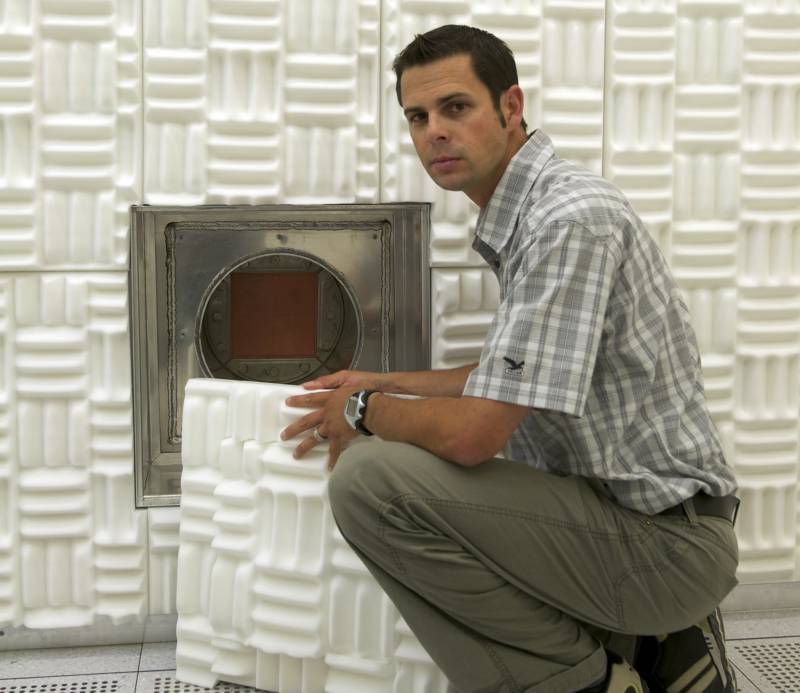 Emanuel Lörtscher, investigador y líder del diseño de las salas acorazadas del centro de nanotecnología de IBM en Zúrich. / IBM