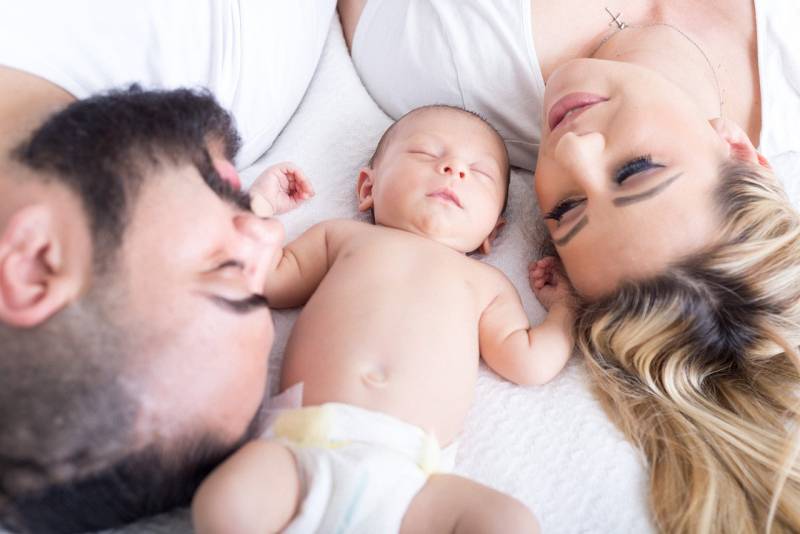 familia recién nacido