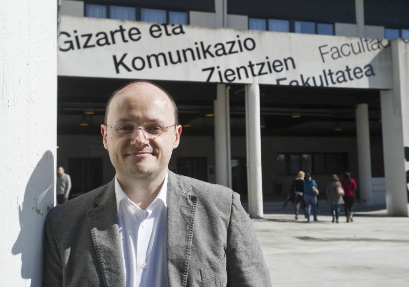 En la foto, Simón Peña Fernández, profesor de la UPV/EHU. 
