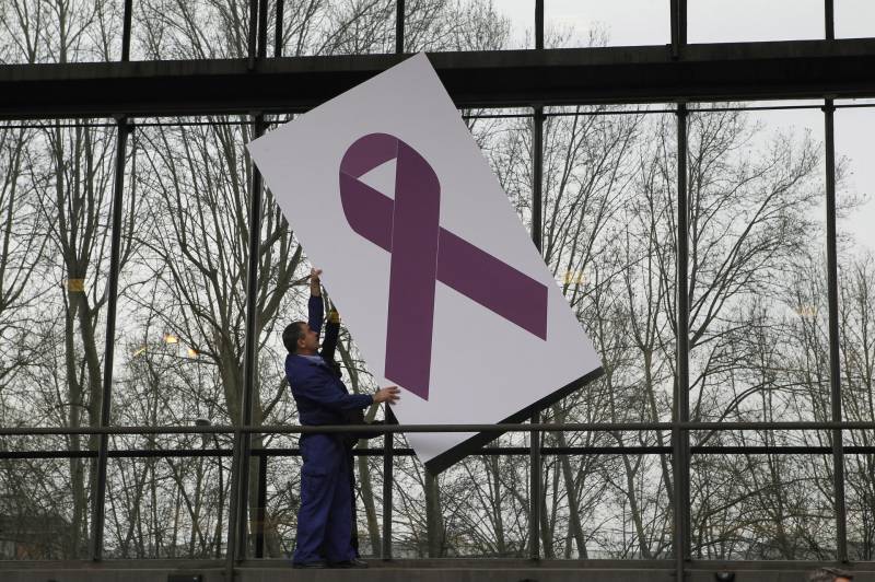 Lazo morado símbolo Día contra la Violencia de Género