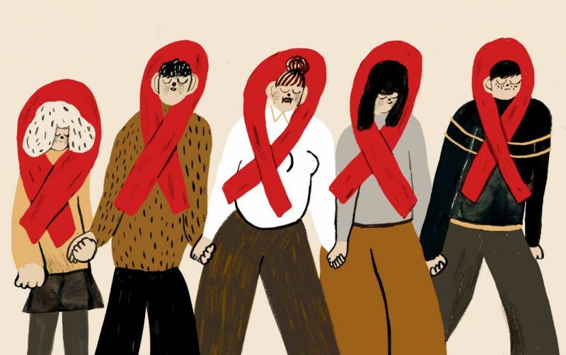 Lazos rojos anudados en una barandilla como conmemoración del Día Mundial de la Lucha contra el Sida