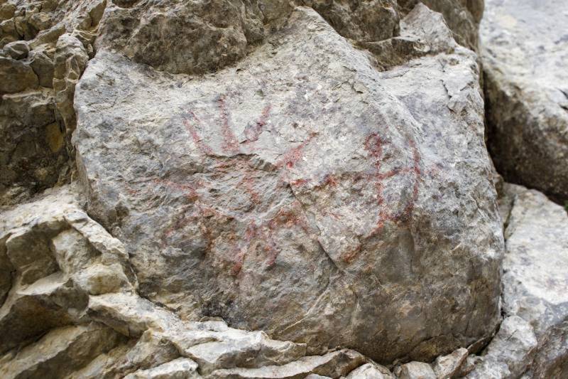 Pinturas rupestres del sol y el arquero