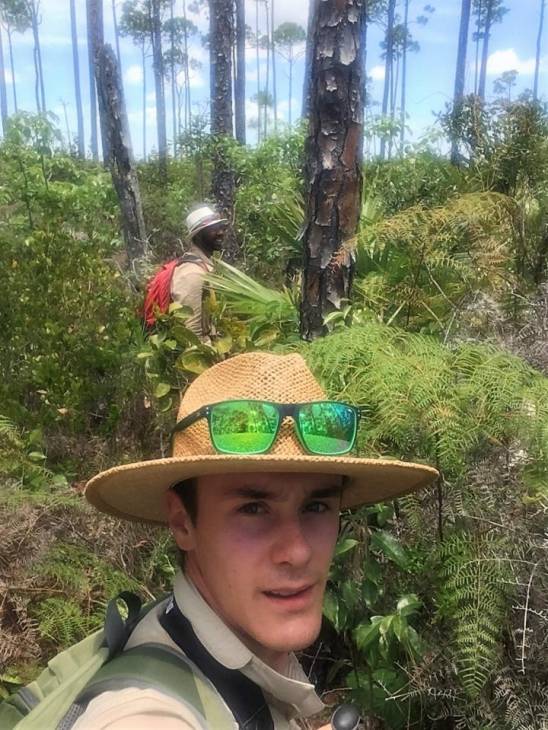 El investigador Matthew Gardner en Grand Bahama