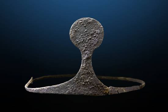 Diadema de plata hallada en la tumba principesca. Es la única de su época que se conserva hoy en España