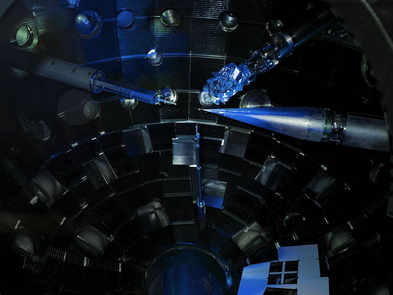 El láser más grande del mundo estruja diamantes con presión planetaria