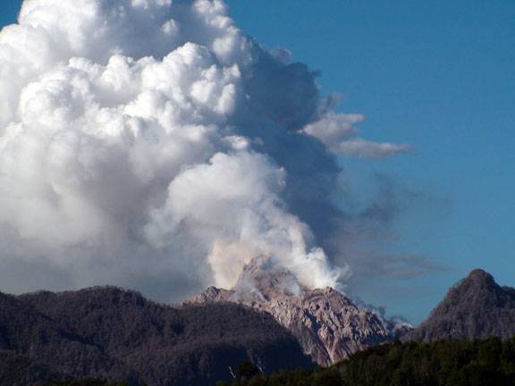 El volcán chileno Chaitén entró en erupción sin previo aviso por el rápido ascenso del magma