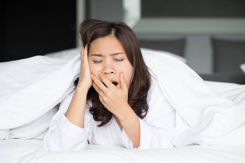¿Por qué te despiertas cansado cuando duermes en un lugar nuevo?