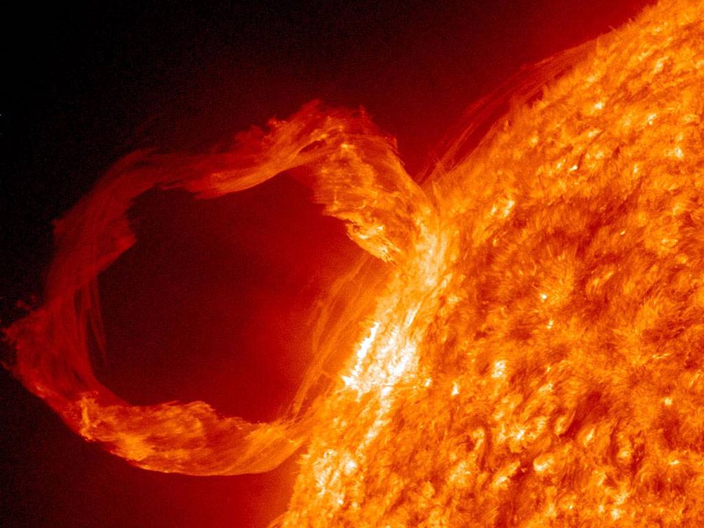 Una erupción solar golpea la ionosfera de la Tierra