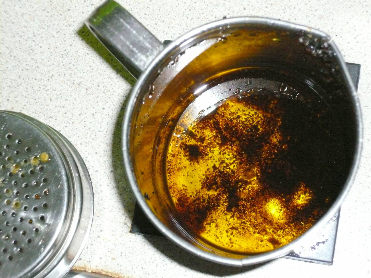 Por qué los chefs aconsejan cambiar de manera regular el aceite y qué consecuencias trae