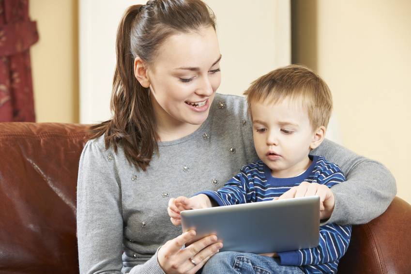 Bebés expertos en tabletas y ‘smartphones’