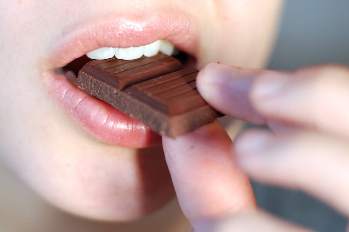 Comer hasta 100 gramos de chocolate se asocia con menor riesgo de ictus