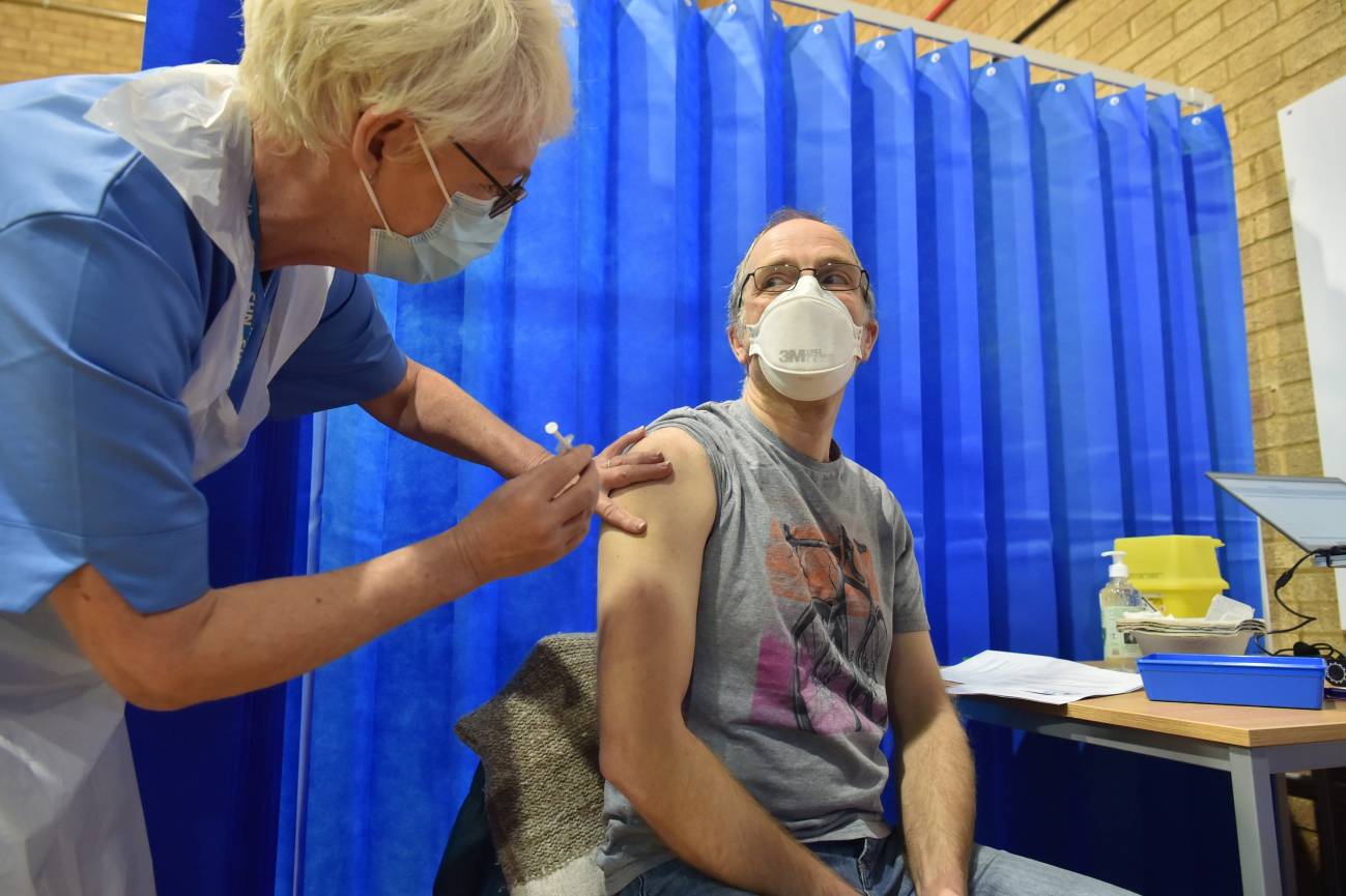 Cuántos días deben pasar entre la primera y la segunda dosis de la vacuna