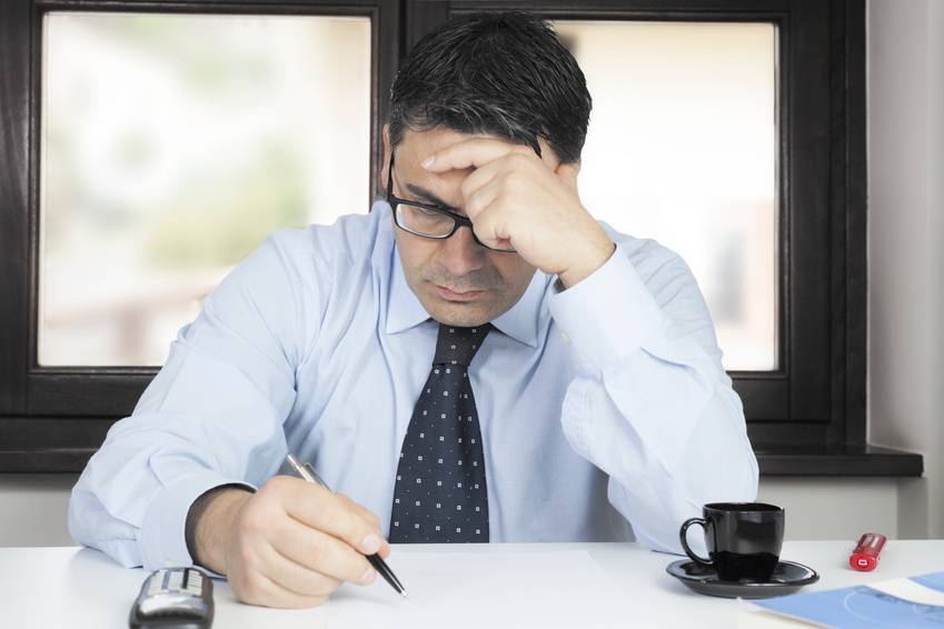 Dos razones hacen que la gente vaya al trabajo aunque esté enferma