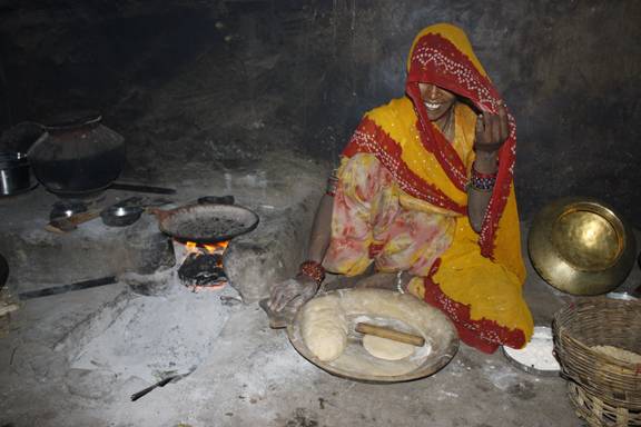 El fin de las cocinas de carbón y leña mejoraría el clima y evitaría muertes