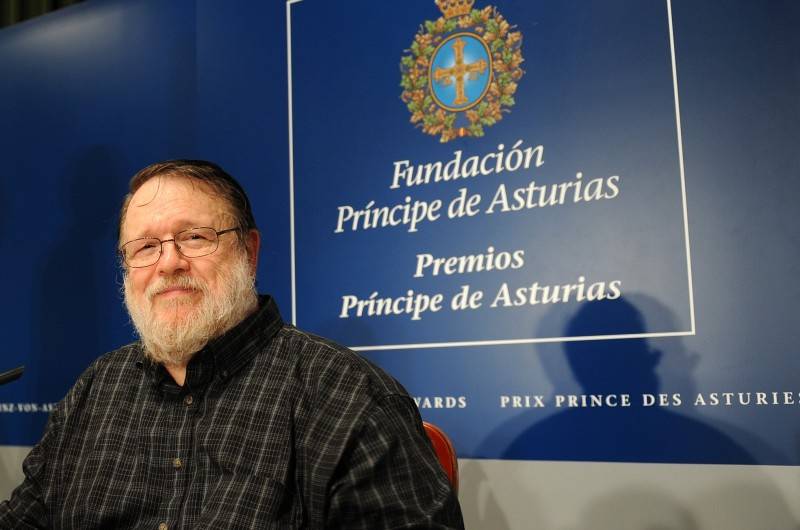 Fallece el padre de los emails