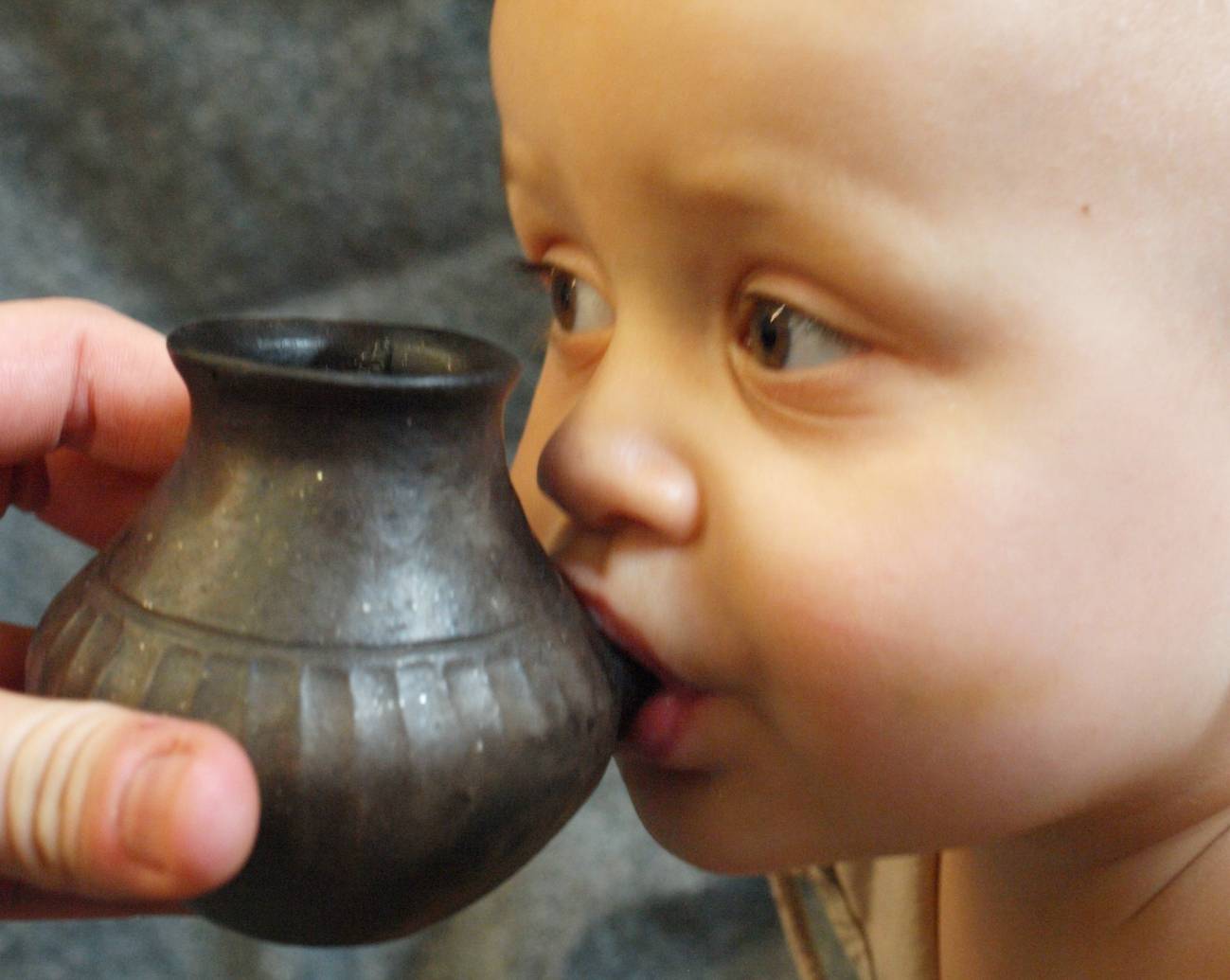 Un biberón de hace 7.000 años para beber leche animal 