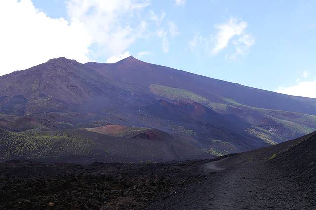Un nuevo método calcula en minutos dónde surgirá la lava de un volcán